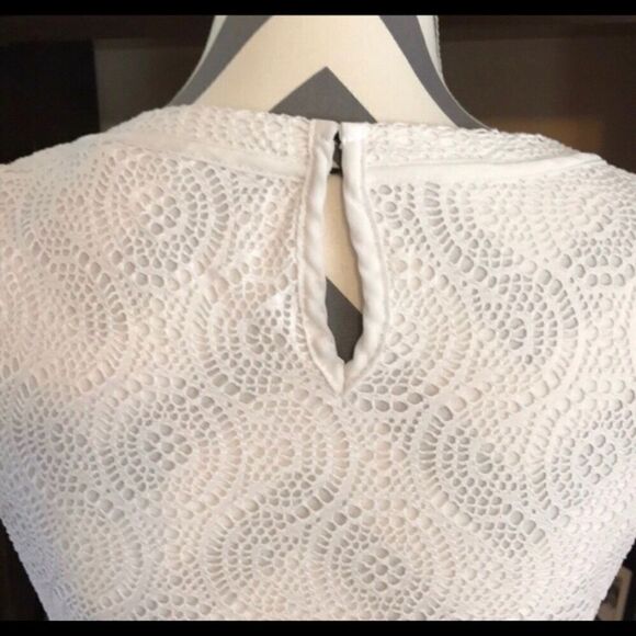 XS Banana Republic Lace Top EUC - Picture 2 of 4